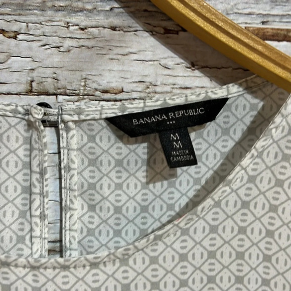 Banana republic baby doll style blouse size medium - Picture 4 of 7